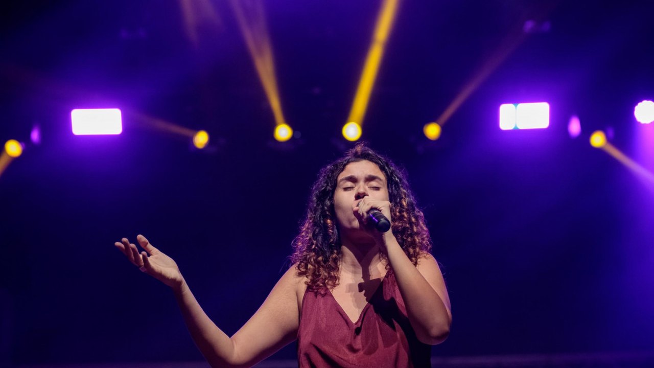 Misa Acústico recebe show da cantora alagoana Bárbara Castelões