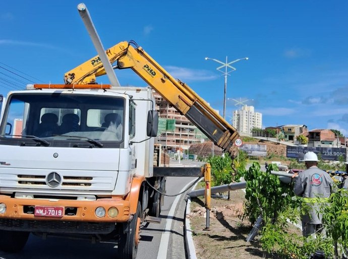 Ilumina conclui reposição de postes danificados na Avenida Josefa de Melo