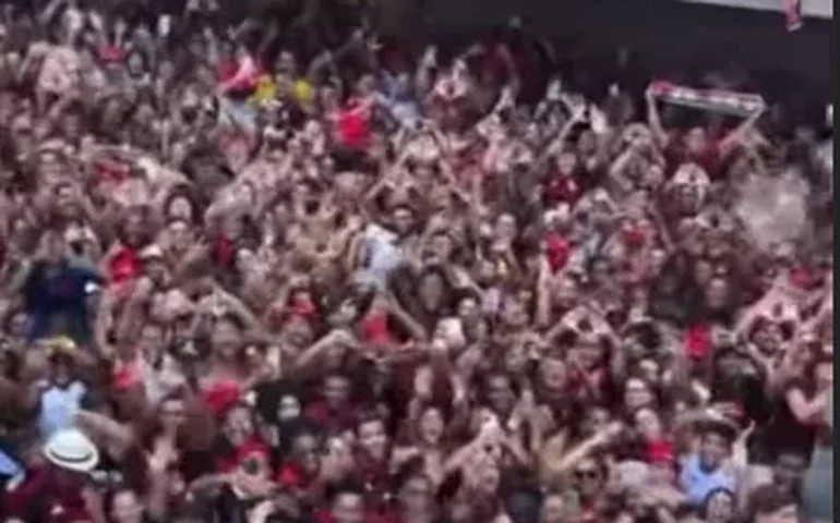 Torcedores do Flamengo relatam arrastões e furtos durante comemoração do tetra no Centro