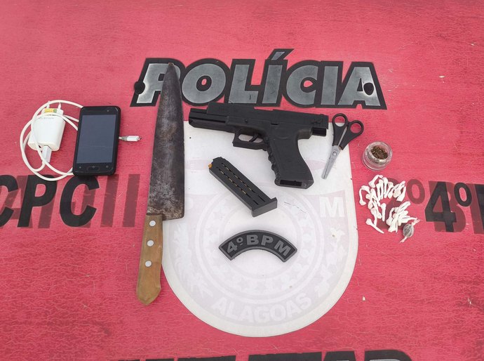 PM prende suspeitos de crimes contra a vida e apreende armas e simulacro