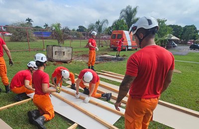 Cadetes do Corpo de Bombeiros participam de intercâmbio técnico no Distrito Federal