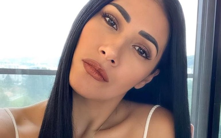 Simaria é criticada na web após rara aparição pública com Simone