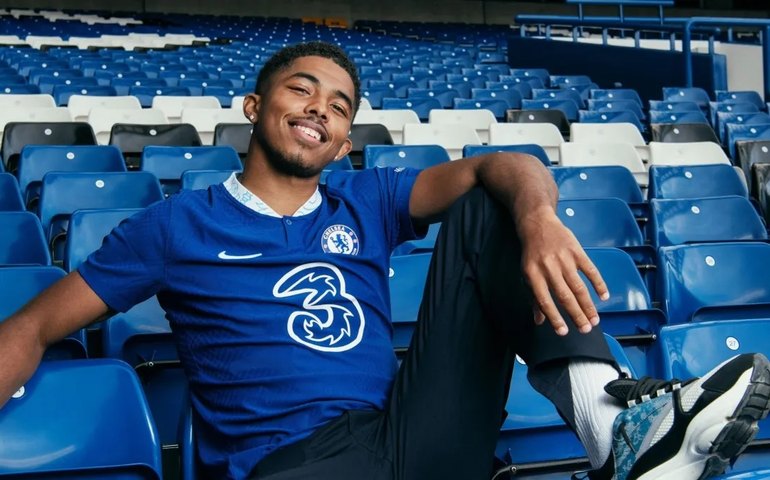 Chelsea oficializa Fofana, zagueiro de R$ 415 milhões: ‘Quero ganhar troféus’