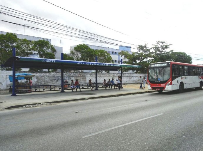 Parada de ônibus no Santa Lúcia recebe nova estrutura