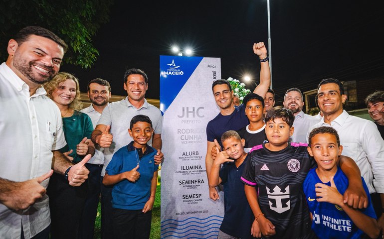 JHC entrega praças revitalizadas e transforma área central de Fernão Velho em parque linear