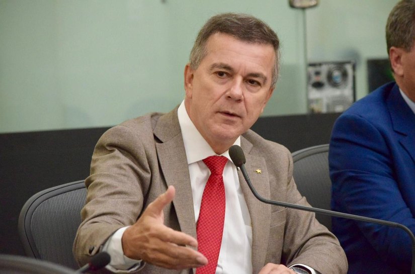 Ronaldo Medeiros critica projeto que impede órgãos públicos de adquirir produtos dos movimentos sem-terra