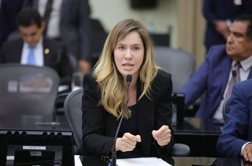 Cibele Moura propõe estratégia estadual de acompanhamento pós-parto para mães adolescentes em Alagoas