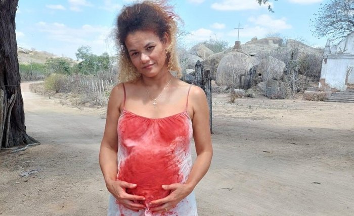 Atriz alagoana Ane Oliva durante gravações da série Cangaço Novo em Cabaceiras, na Paraíba