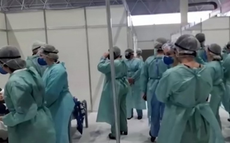 Deputados invadem hospital de campanha do Anhembi e provocam tumulto