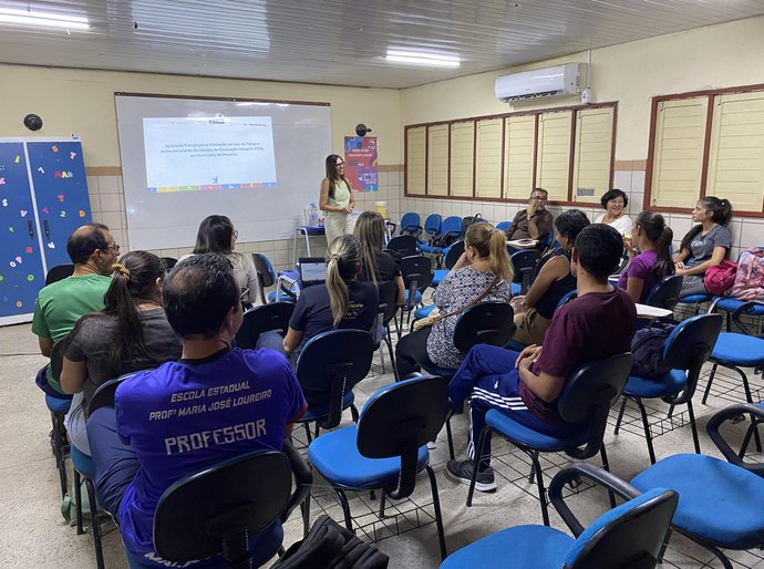 Sesau promove capacitação a professores para atuarem no combate ao tabagismo em escola estadual