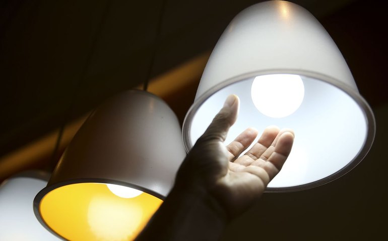 Outubro terá bandeira tarifária mais cara do sistema nas contas de luz
