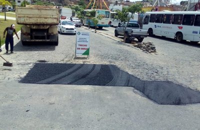 Prefeitura mantém manutenção de ruas em bairros de Arapiraca