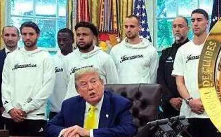 Trump recebe delegação da Juventus na Casa Branca