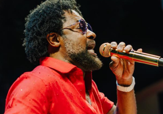 Xande de Pilares lança samba romântico “Vento” como primeiro single de novo projeto