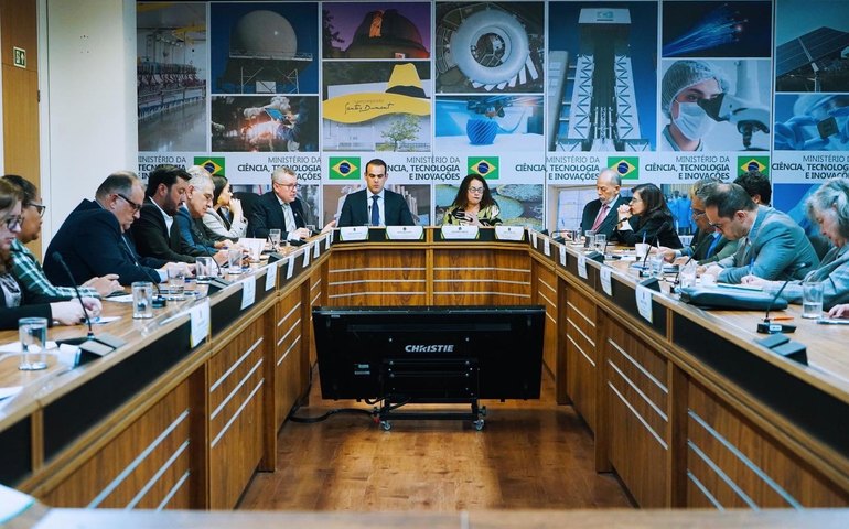 Em reunião com a ministra Luciana Santos, secretário Silvio Bulhões destaca construção coletiva das políticas de ciência e tecnologia