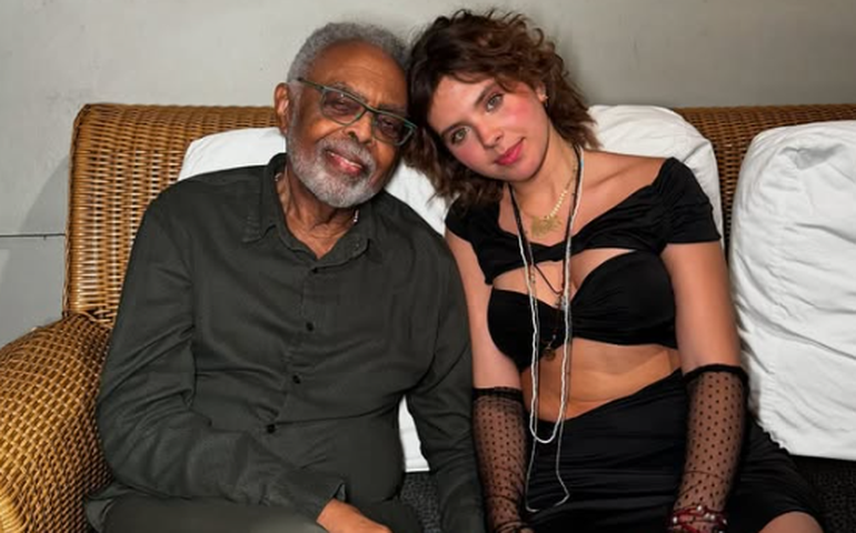 Neta mostra emoção de Gilberto Gil ao chegar no velório de Preta