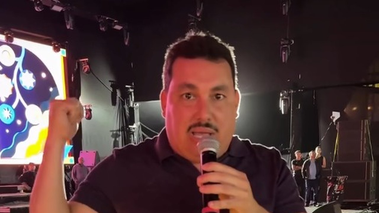 Gusttavo Lima falta show de R$ 1,3 milhão, e prefeito de Surubim solta o verbo no palco; veja vídeo