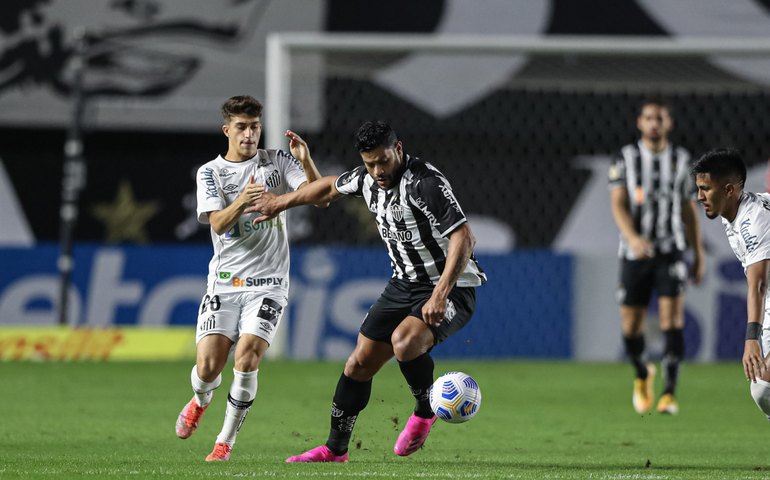Hulk perde pênalti em jogo tumultuado e Athletic sai na frente do Atlético-MG