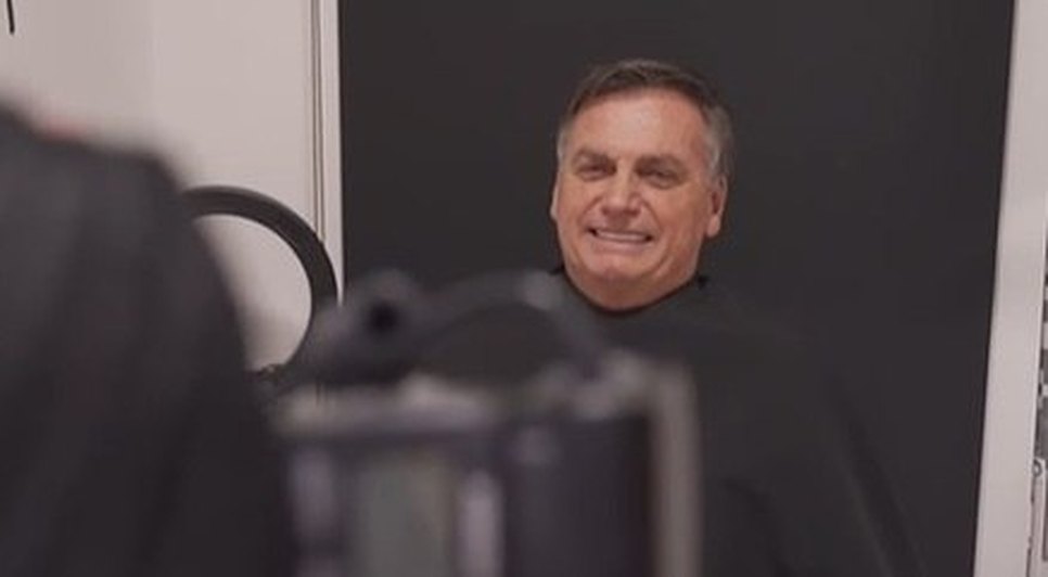 Bolsonaro faz harmonização facial em clínica de Goiânia; veja antes e depois
