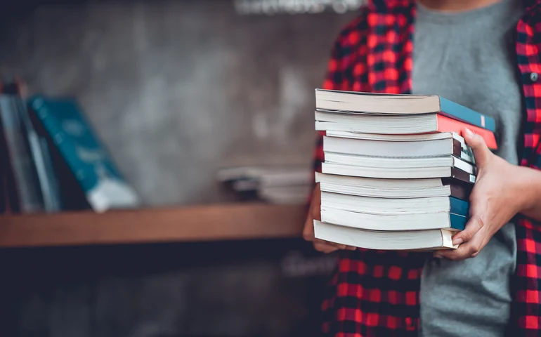 Dia do Livro Didático destaca integração entre tecnologia, os livros e ensino