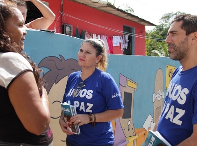 Anjos da Paz conscientizam comunidade sobre os perigos das drogas
