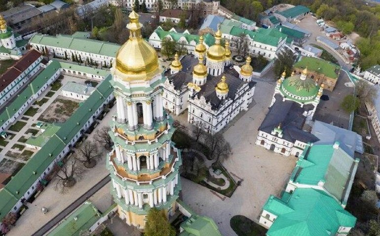 Mídia britânica aponta que escândalo de corrupção abala governo Zelensky na Ucrânia