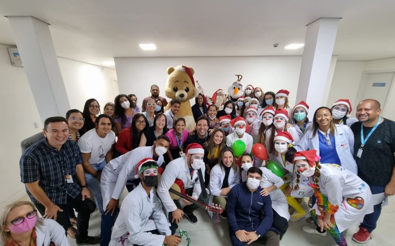 Ação de Natal leva encanto e emociona nos hospitais da capital