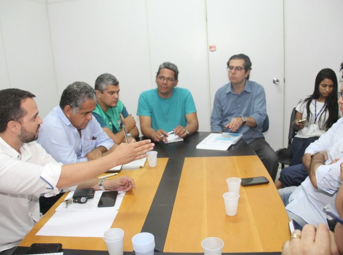 Arapiraca e Casal firmam acordo para fechar obras abertas nas ruas