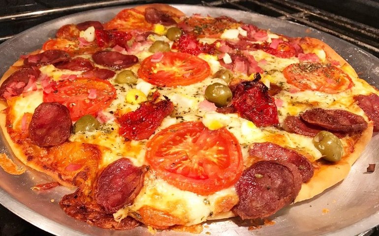 Pizza no almoço? São poucas as casas que devem reabrir hoje