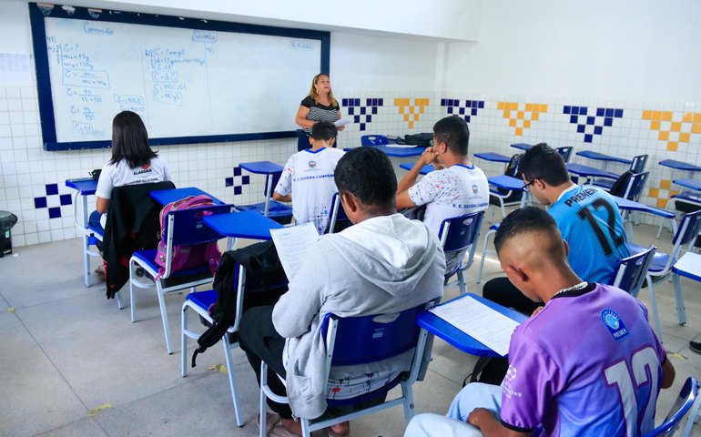 Estudantes apontam impactos do Pé-de-Meia e já planejam futuro