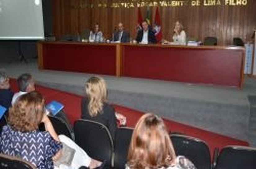 Em parceria com PGJ e ESMP, Ampal debate combate à corrupção, maioridade penal e organização criminosa em ciclo de palestras
