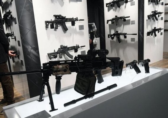 Futuro da segurança: Kalashnikov mostra nova metralhadora aos delegados estrangeiros em Moscou