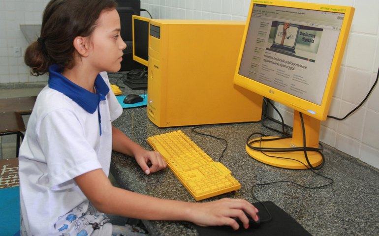 Seduc vai relançar Revista Eletrônica de Educação na Bienal do Livro