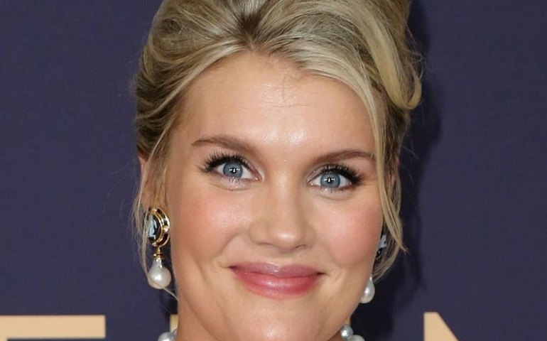 Diretora de 'O Morro dos Ventos Uivantes' lamenta corte de cena com axilas naturais de Margot Robbie