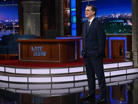 Stephen Colbert está de volta à TV comunitária em Michigan, ao lado do roqueiro Jack White