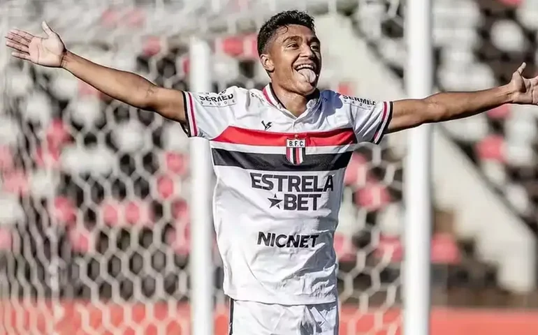 Pedro Severino recebe alta após 98 dias de tratamento