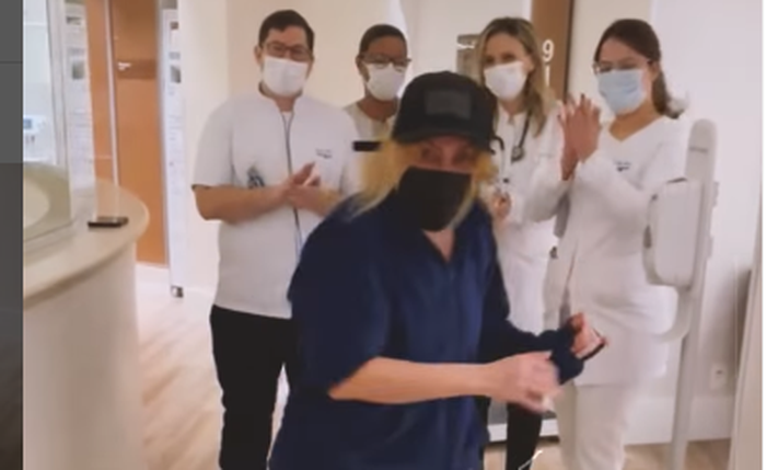 Joelma postou vídeo dançando dentro do hospital