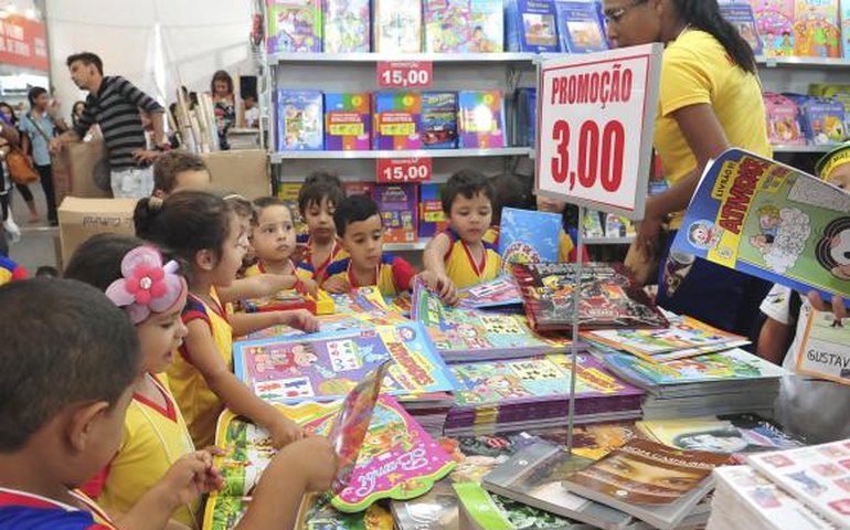 Bienal do Livro de Brasília já atraiu mais de 110 mil pessoas