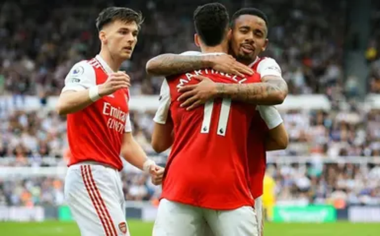 Arsenal e Barcelona se classificam às quartas de final da Liga dos Campeões