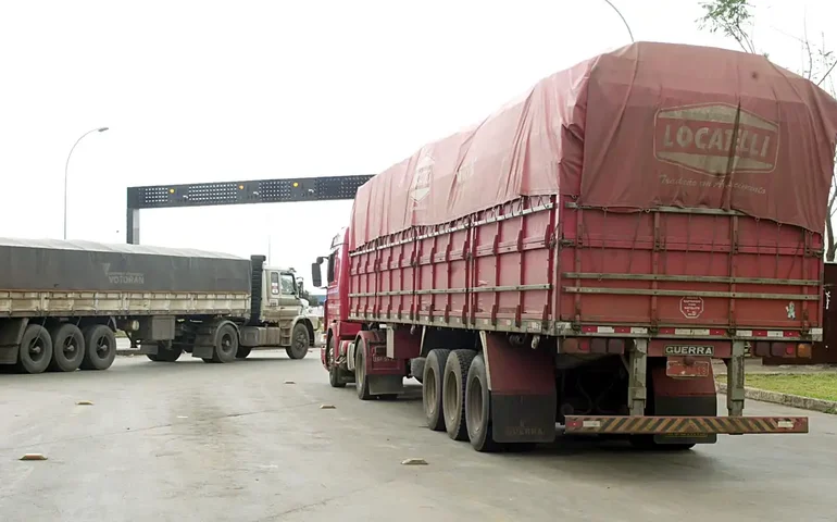 Daimler Truck e Toyota fecham acordo para fundir operações de caminhões no Japão