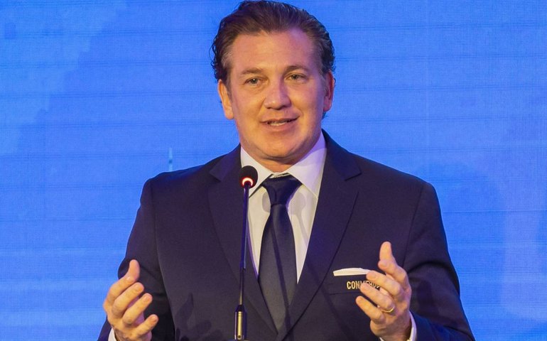Presidente da Conmebol anuncia casas nas redes e seguidores brincam: 'Não tá fácil pra ninguém'