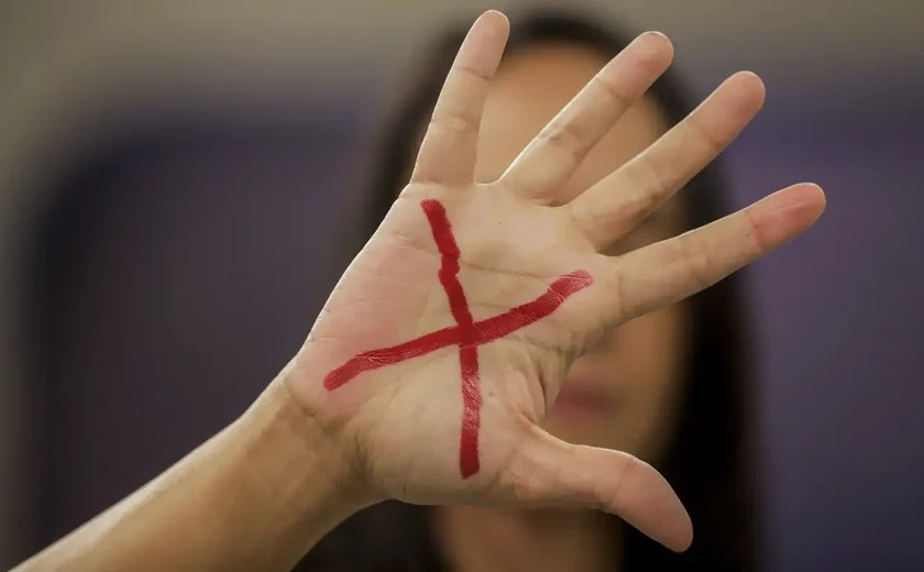 Mais de 2/3 dos feminicídios ocorrem dentro de casa, revela operação da Polícia Civil em Alagoas