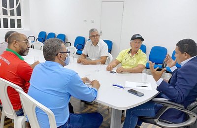Prefeito Júlio Cezar se reúne com diretoria do CSE de Palmeira dos Índios