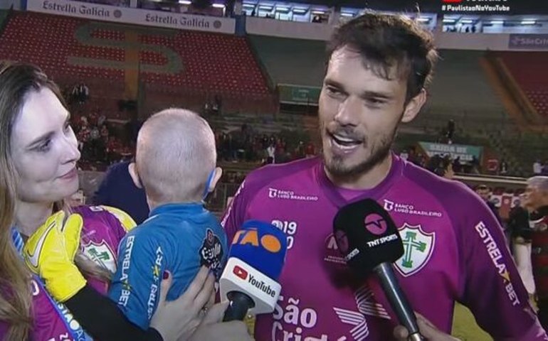 Thomazella, da Portuguesa, sonha em levar filho com câncer para viajar de avião