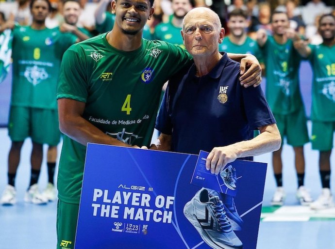 Atleta revelado na rede estadual disputa Mundial de Handebol com a Seleção Brasileira