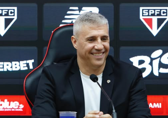 Hernán Crespo é apresentado ao elenco do São Paulo e Lucas Moura treina com bola