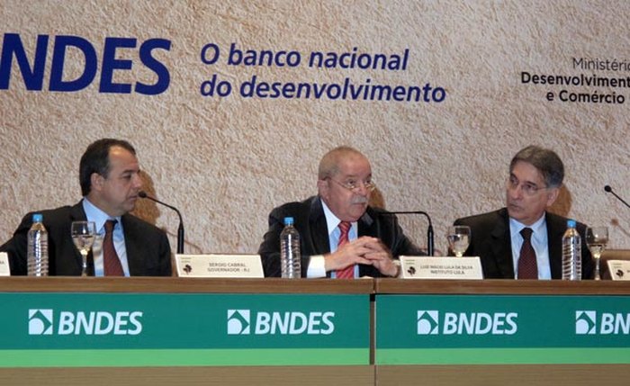 Após tratamento contra câncer, Lula discursa em evento do BNDES