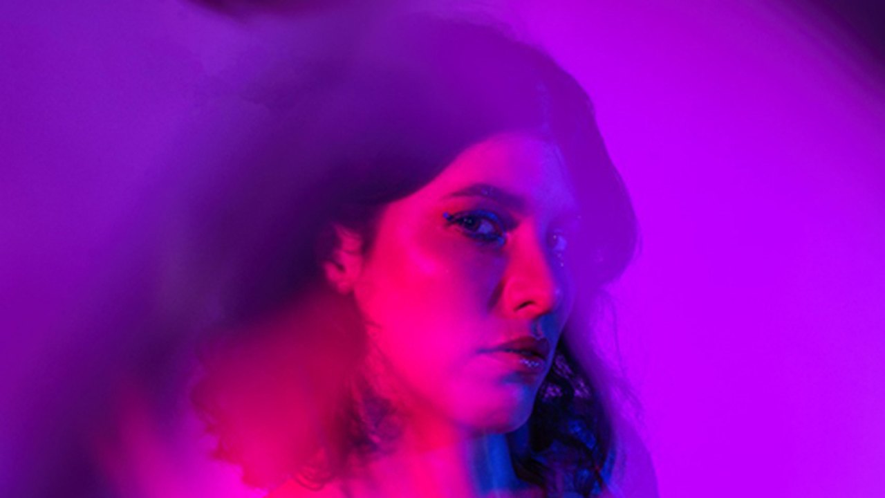Christine Valença lança primeiro single de seu álbum de estreia