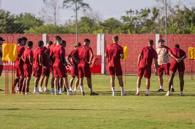 Saiba a situação de Lucas Lovat e Mikael no departamento do CRB
