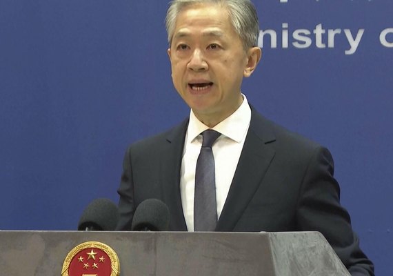 Inclusão de empresas chinesas em sanções à Rússia prejudica o comércio UE-China, diz MRE chinês